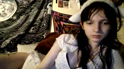 Snapshot of daintydarlingxoxo chatting on February 21, 9:54 pm DaintyDarling online show from February 21, 9:54 pm