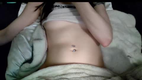 Snapshot of daintydarlingxoxo chatting on February 22, 1:44 am DaintyDarling online show from February 22, 1:44 am