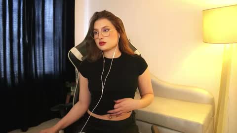 Lauren            online show from November 18, 2:43 pm