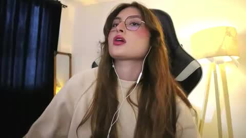 Lauren            online show from December 2, 1:50 pm