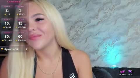Snapshot of daisy_abby03 chatting on October 9, 5:16 am DaIsy Abby online show from October 9, 5:16 am