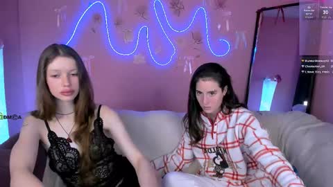 Snapshot of daisy_baby_ chatting on April 15, 7:32 pm daisy online show from April 15, 7:32 pm