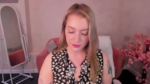 Viickie online show from March 29, 1:16 am