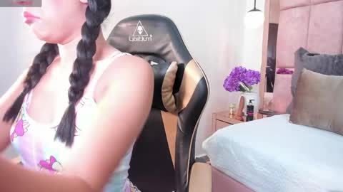 Snapshot of daisy_bloomm chatting on June 5, 12:11 pm Daisy Bloom online show from June 5, 12:11 pm