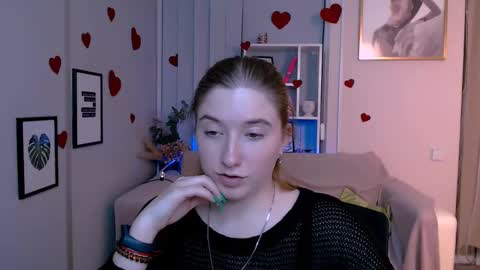 Little Di online show from March 3, 12:15 am