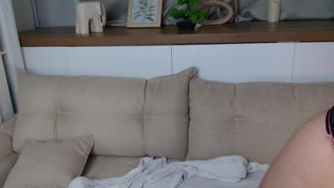 Snapshot of daisy_lambb chatting on April 1, 7:33 pm Daisy Lamb online show from April 1, 7:33 pm