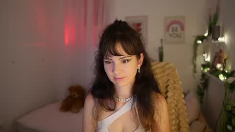 Snapshot of daisy_lowe_ chatting on July 21, 6:32 pm Daisy online show from July 21, 6:32 pm