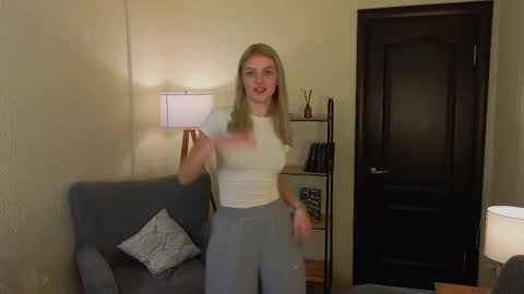 Snapshot of daisy_ward chatting on October 20, 7:20 am Alice online show from October 20, 7:20 am