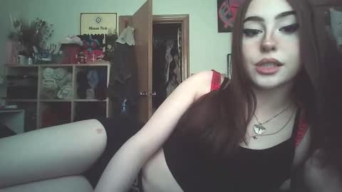 Snapshot of daisyaurora chatting on October 8, 9:45 pm Daisy online show from October 8, 9:45 pm