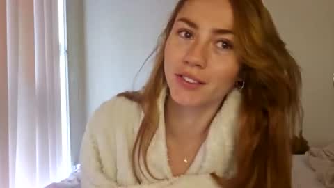 Snapshot of daisycollins1111 chatting on July 7, 2:36 am Daisy online show from July 7, 2:36 am