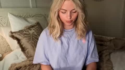 Daisy Dreams online show from February 15, 10:50 pm