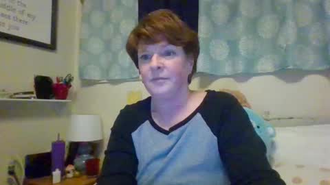 Snapshot of daisylays chatting on February 6, 5:46 am daisy online show from February 6, 5:46 am