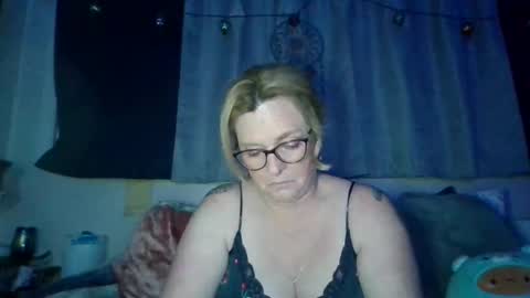 Snapshot of daisylays chatting on November 12, 9:10 am daisy online show from November 12, 9:10 am