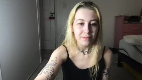 daisymynx online show from May 14, 6:53 am