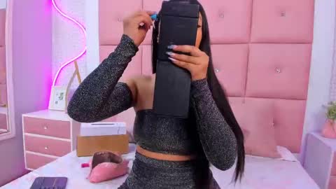 Snapshot of daisysnugs chatting on November 1, 12:29 pm Mariana online show from November 1, 12:29 pm