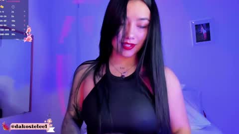 dakostelee1_ online show from October 4, 9:35 pm