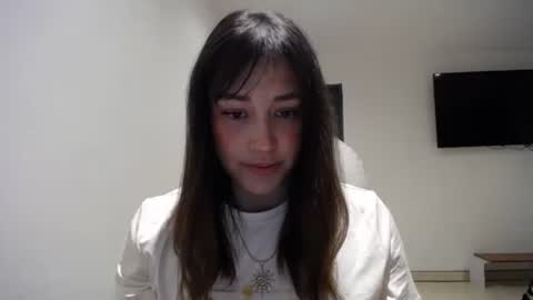 IG  dakotasofiaa online show from May 19, 12:38 am