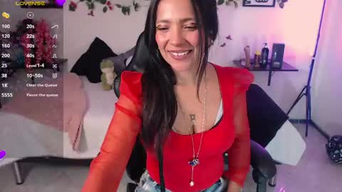 Caroliina online show from June 18, 9:30 pm