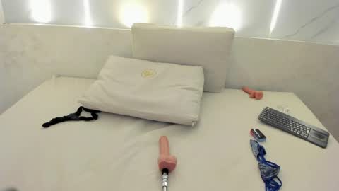 dakota_tucci online show from May 14, 5:03 am