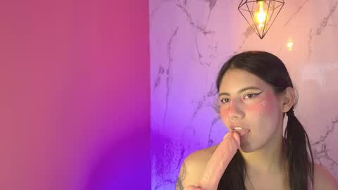 dakotaa_johnson online show from May 14, 8:04 pm