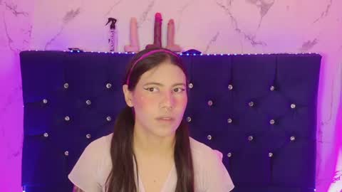dakotaa_johnson online show from May 18, 7:31 pm