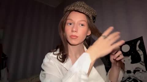 Snapshot of dakotabagaoisan chatting on October 31, 12:28 pm Carrie online show from October 31, 12:28 pm