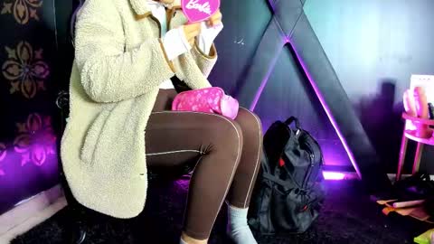  dakotha      online show from February 18, 12:12 pm