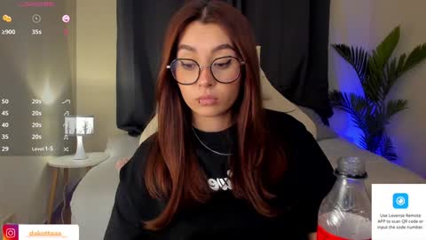 dakottaa__ online show from December 19, 2:12 am