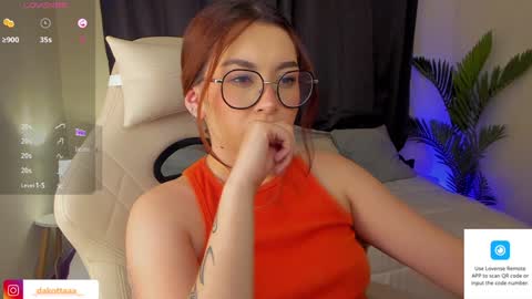 dakottaa__ online show from February 1, 12:07 am