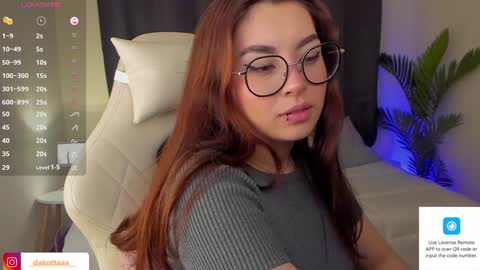 dakottaa__ online show from February 7, 1:25 am