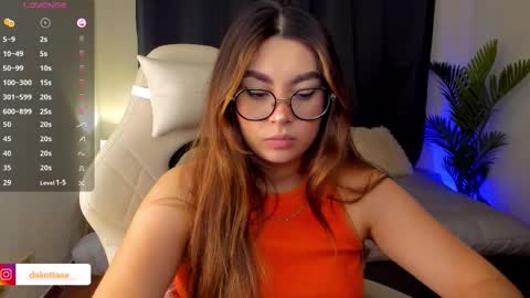 dakottaa__ online show from September 15, 11:27 pm