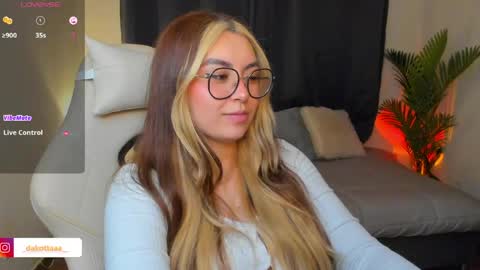 dakottaa__ online show from May 15, 11:12 pm