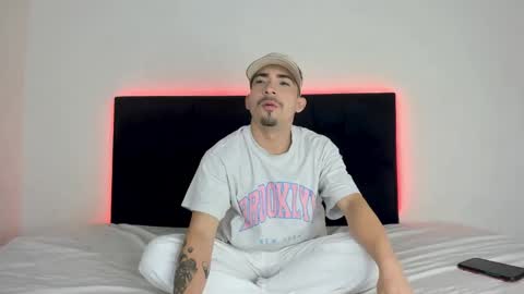 Snapshot of dalejandrov chatting on February 11, 2:35 am online show from February 11, 2:35 am