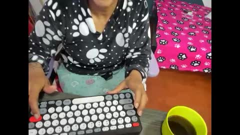 Snapshot of daleska_delicious1 chatting on November 14, 3:11 pm daleska_delicious1 online show from November 14, 3:11 pm