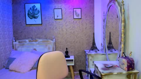 Snapshot of dali_collin chatting on September 23, 1:03 pm dali_collin online show from September 23, 1:03 pm