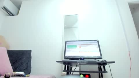 Snapshot of dalia_2 chatting on February 5, 10:55 pm  Ren  online show from February 5, 10:55 pm