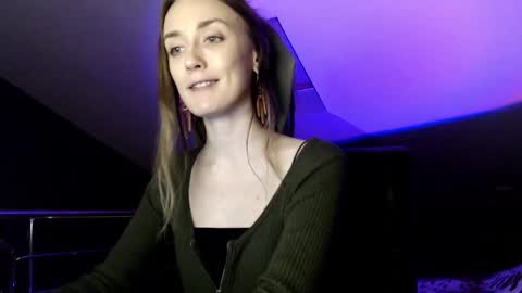 Snapshot of dalia_peach chatting on December 12, 2:00 pm Dalia online show from December 12, 2:00 pm