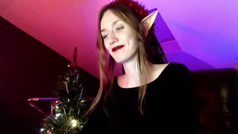 Snapshot of dalia_peach chatting on December 24, 2:22 pm Dalia online show from December 24, 2:22 pm