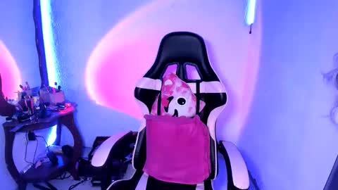 Snapshot of daliaapril22 chatting on March 13, 10:16 pm Dalia April online show from March 13, 10:16 pm