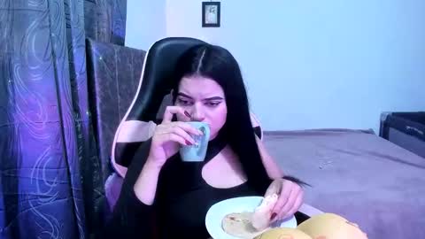 Snapshot of daliaapril22 chatting on March 28, 2:49 pm Dalia April online show from March 28, 2:49 pm