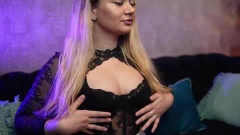 Snapshot of daliamissy chatting on March 24, 8:03 pm Dalia online show from March 24, 8:03 pm