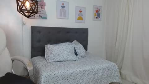 Dalila online show from October 17, 1:25 pm