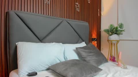 D A L I L A online show from January 10, 12:40 pm