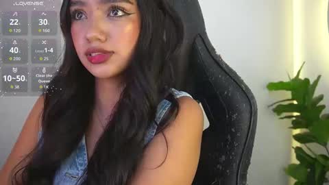 Snapshot of dalila_holly chatting on April 3, 7:34 pm Dalila online show from April 3, 7:34 pm