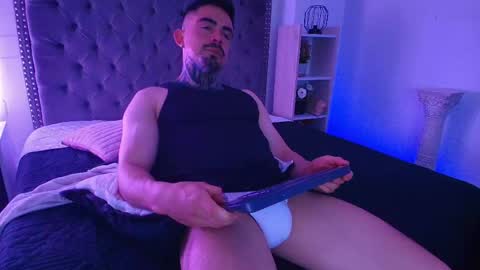 Dallas whitee online show from May 8, 8:03 pm
