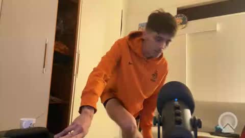 Snapshot of damebastille93 chatting on October 19, 10:54 pm OnlyEry online show from October 19, 10:54 pm