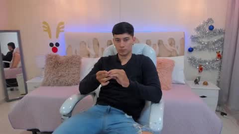 Snapshot of damian23_ chatting on December 17, 12:33 pm DAMIAN online show from December 17, 12:33 pm