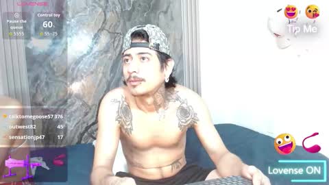 Snapshot of damian_and_camerum chatting on March 16, 5:44 am damian_and_camerum online show from March 16, 5:44 am