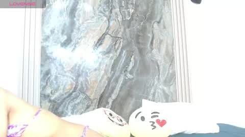 Snapshot of damian_and_camerum chatting on March 18, 3:31 am damian_and_camerum online show from March 18, 3:31 am