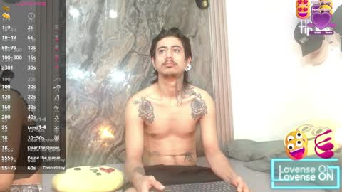 Snapshot of damian_and_camerum chatting on March 30, 3:40 am damian_and_camerum online show from March 30, 3:40 am